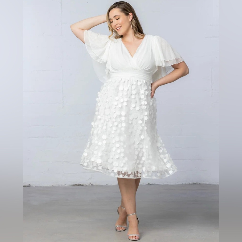 NWT Kiyonna Pretty Petals Mesh Cocktail Dress Ivory with 3D Flowers Size 2XL